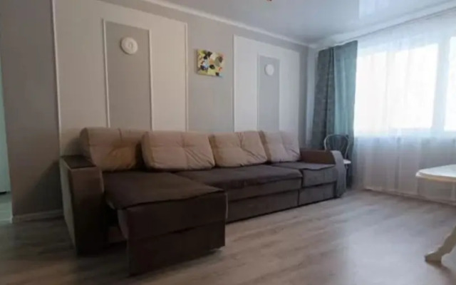 3-kh Komnatnaya Na 5 Mest Flat