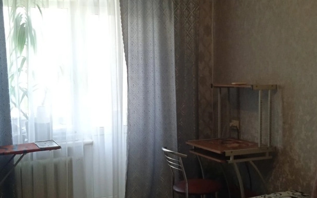 Tryokhkomnatnaya V Posyolke Ordzhonikidze Flat