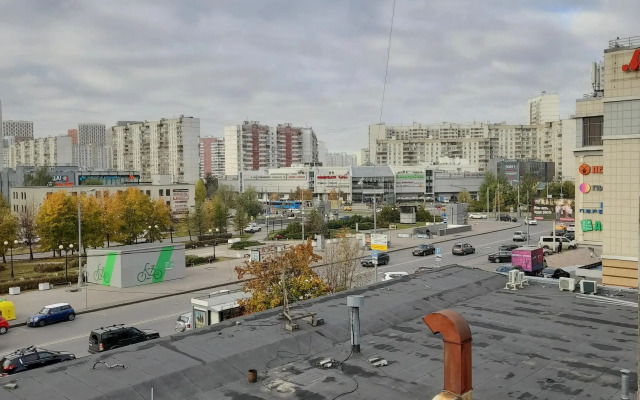Dvushka U Metro Mitino Flat
