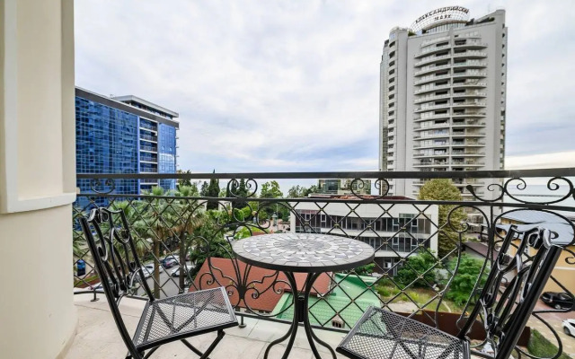 Апартаменты с Балконом и Видом на Море в Cамом Сердце Адлера