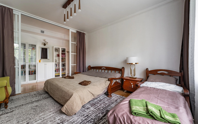 Ogromnaya Dvukhkomnatnaya Dlya 5 Chelovek U Moskva Siti Flat