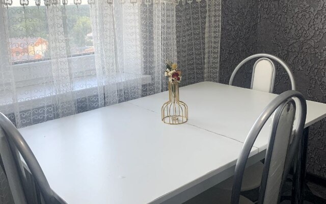 V Novykh Ostrovtsakh Flat