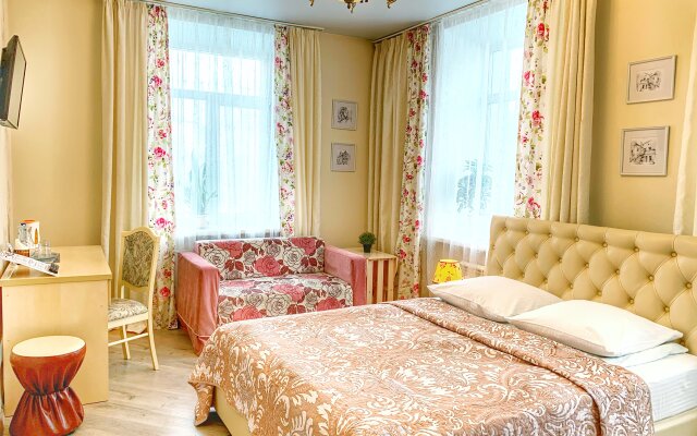 Baston na Nikitina Hotel