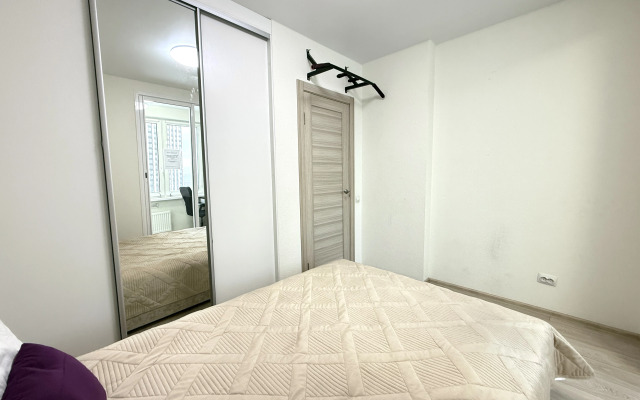 Апартаменты Элитные на берегу реки Тура с видом на Мост Влюбленных