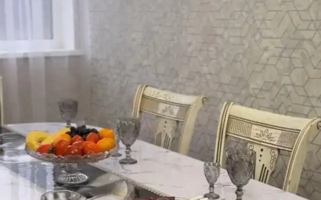 Shikarnye Bolshye I Prostornye V Novom Tsentre Uralska Apartments