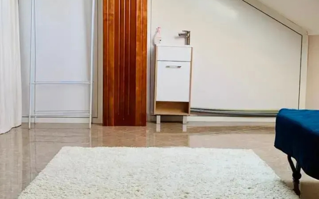 S vidom na gory v ozdorovitelnom centre Reka ZHizni Apartments