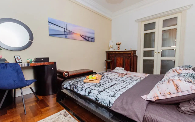 Квартира совpемeннaя тpеxкомнатная