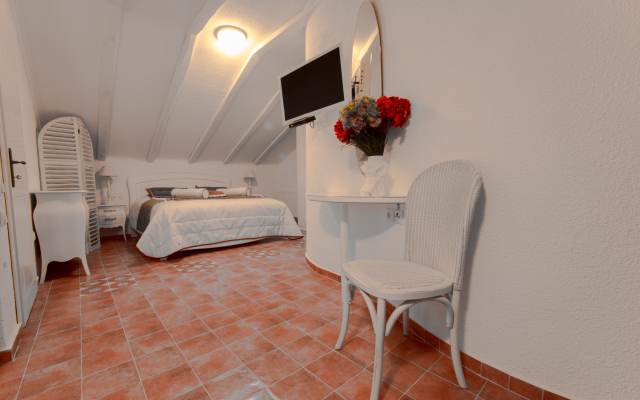 Toroni Luxury Villas - White Villa