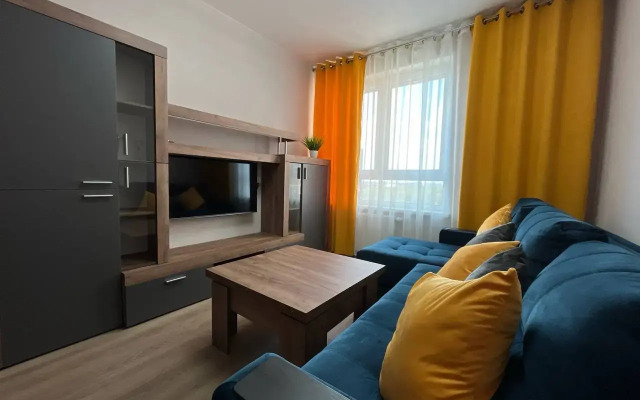 Trekhkomnatnaya na Shesterykh s Konditsionerom Flat