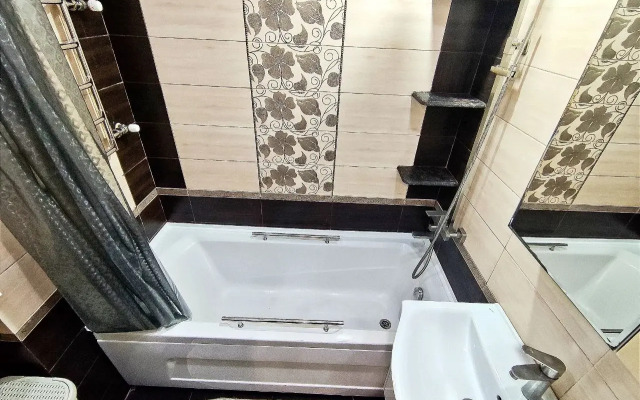 Trekhkomnatnaya Na Yessentukskoy Flat