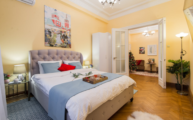 GM v Legendarnoj Stalinskoj vysotke Apartments
