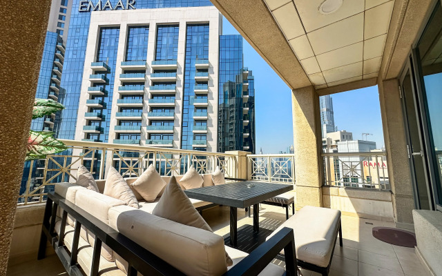 Апартаменты Vserve Spacious 1BR Majestic Burj Khalifa view