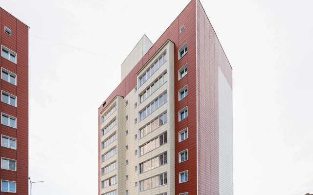 Okeanskie Panoramy. Vid na okean, vulkan, buhtu, gory i gorod Flat