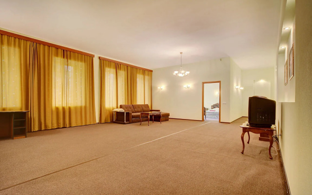 Апартаменты у площади Восстания