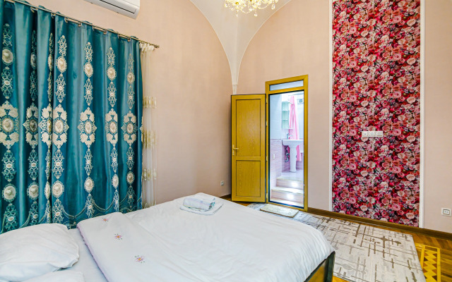 Premium at Nizami Street on Targovi Apartments