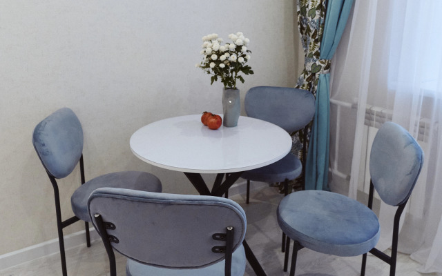 Sovremennye ryadom s naberezhnoy Apartments