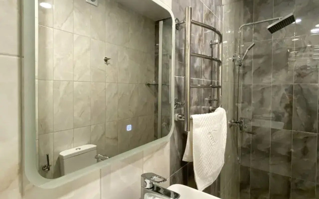 vidovye s krovat'yu i bol'shim balkonom, 17 etazh Apartments