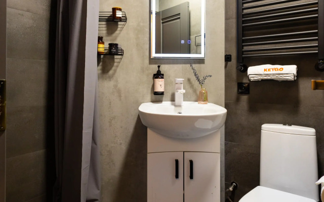 KeyGo #0132 1 Bedroom French Balcony Center Apartments