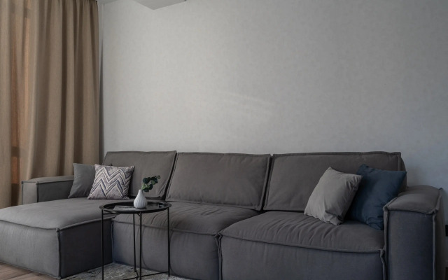 Bolshaya I Stilnaya S Vidom Na Gory Flat