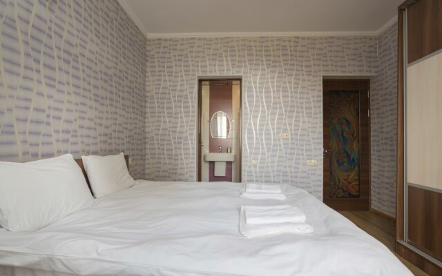 Stay Inn On Sayat-Nova Ave. 33-53 Apartments