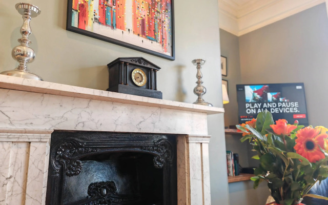 Historic Winchester Apartment