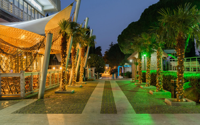 Yalta-Intourist Hotel