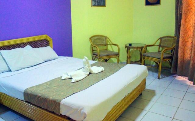 Gaddis Hotel, Suites and Apartments