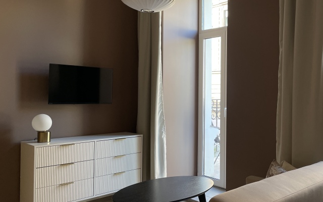 Mosaic on Bogolyonnaya 29A Brown Apartaments