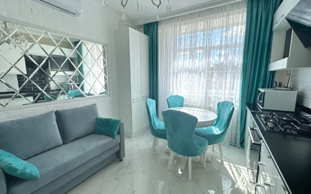 Chkalova 37 na chetvertom etazhe s lodzhiey Apartments