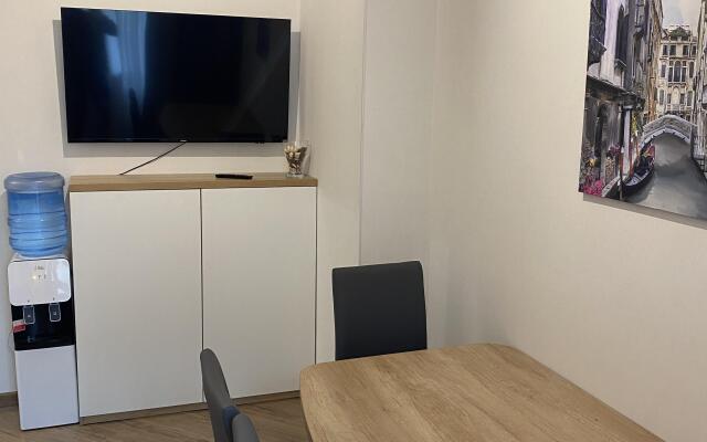 V Tsentre Na Chajkovskogo Apartments