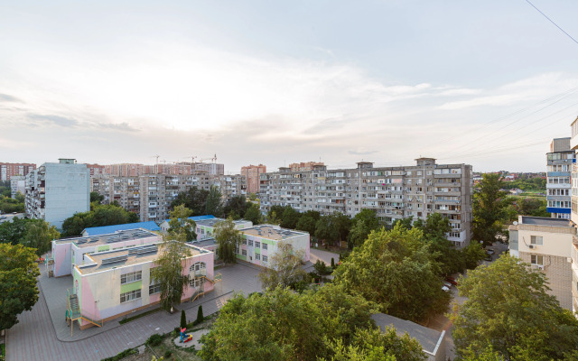 Po Ulitse Orbitalnaya Flat