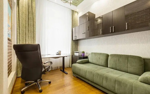 Квартира 4-комнатная Квартира на Васильевском Острове