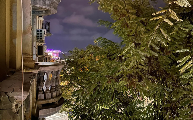 Uyutnaya Dvukhkomnatnaya S Balkonom V Tsentre Goroda Flat