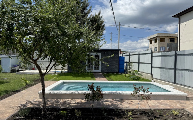 Частный Дом 550 с Тёплым бассейном Сауна Мангал Голубая Бухта