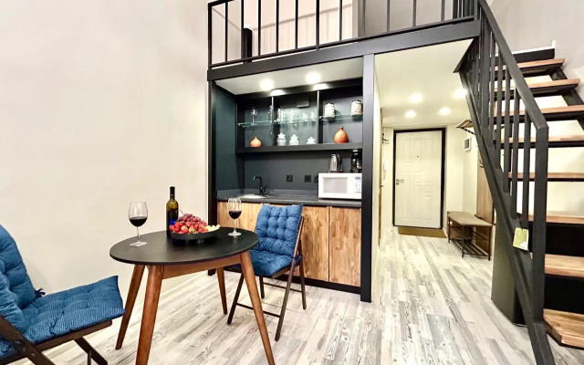 Апартаменты Двухуровневая студия Loft в центре города