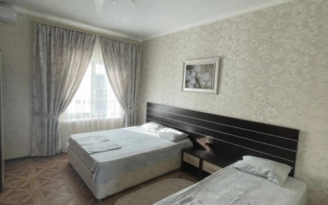 Zhemchuzhina u Morya Flat