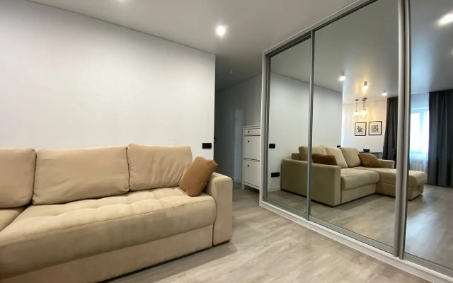 2-K s Klassnym Remontom na Pobede u Tsentra Flat