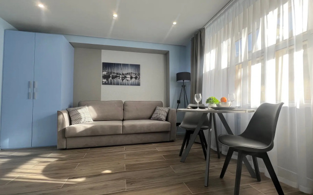 U Chasovoy Bashni Golubye Apartments