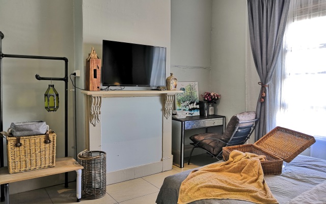 Summers' Holiday Inn Mini-Hotel