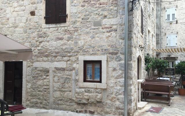 Hotel Athos Guesthouse
