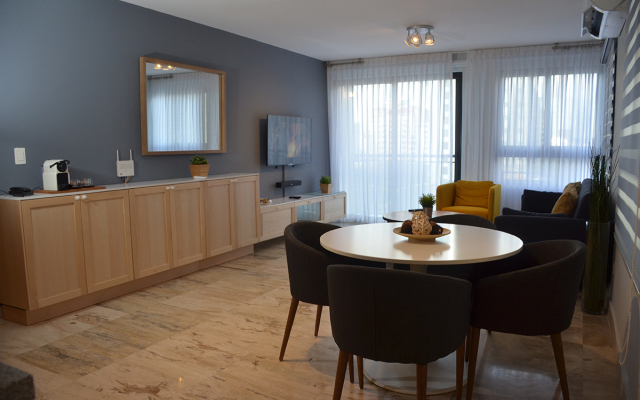Business Gym and Pool Apartments
