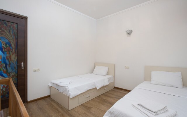 Stay Inn On Sayat-Nova Ave. 33-53 Apartments