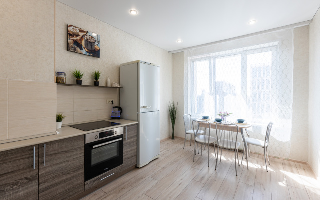 Sutkiufa Na Ulitse Entuziastov Apartments