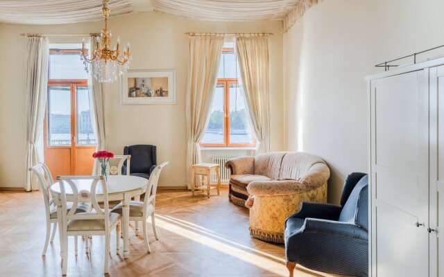 Апартаменты a.m. Rooms Neva Balcony (Angliyskaya Naberezhnaya)