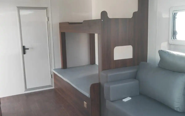 Plyazhny Treyler Kungasny