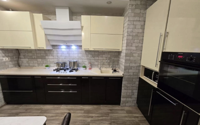 Квартира Просторная трёхкомнатная на Электронной