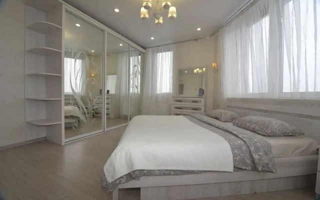 Апартаменты Видовые Трехкомнатные в Центре Города