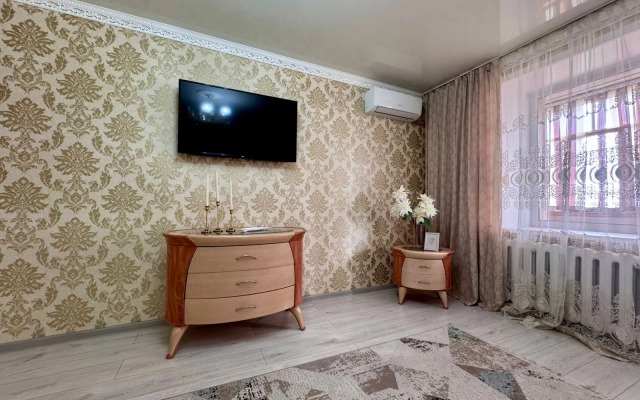 Uyutnaya Polnotsennaya Dvukhkomnatnaya Flat