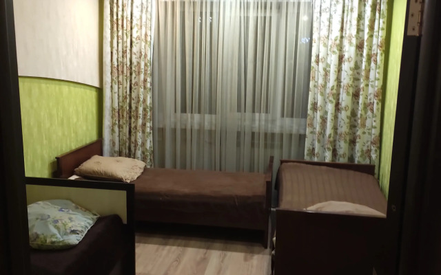 8 otdelnykh spalnykh mest Flat