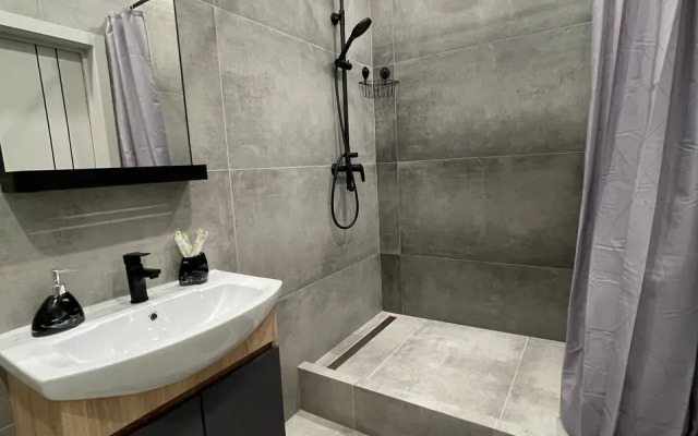 Апартаменты новая студия у ТЦ Роял Парк